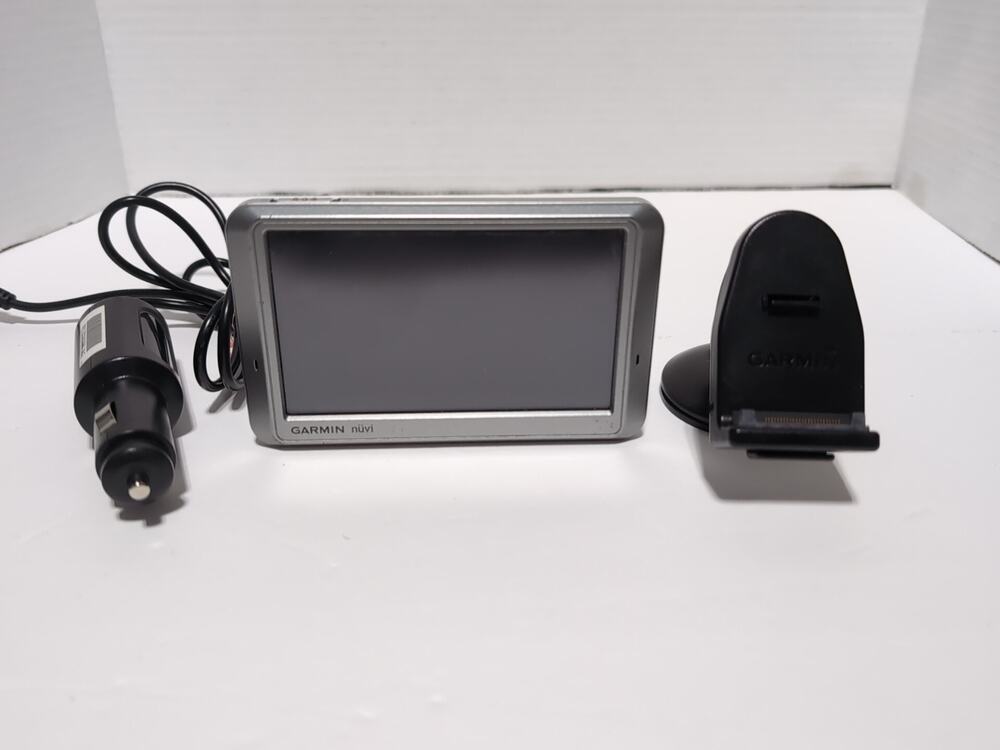 GARMIN NUVI 750 GPS Personal Travel Assistant Bundle with Cradle & Mount Tested